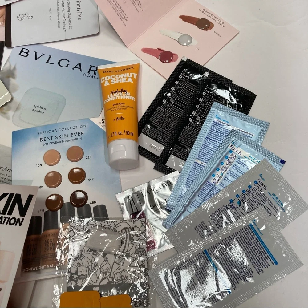 Ipsy cosmetic bag with samples
